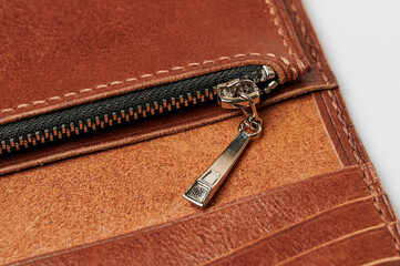 Closed zipper on leather bag