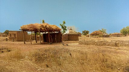Village typique en brousse dans la région de Pô au Burkina faso, Afrique de l'ouest