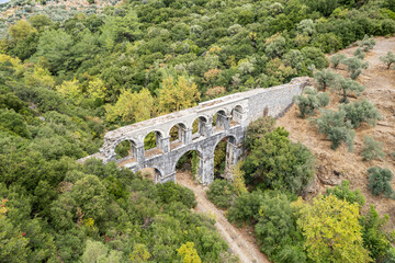 Obraz premium Ruins of ancient Pollio aqueduct bringe in Izmir Province. Turkey