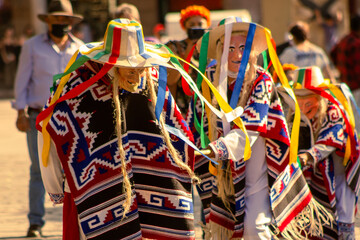 Baile o danza de los viejitos, en el jardin del morelia, michoacan