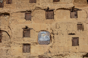 Taskale is one of the places to visit in Karaman with its granaries, Manazan Caves and İncesu Cave.