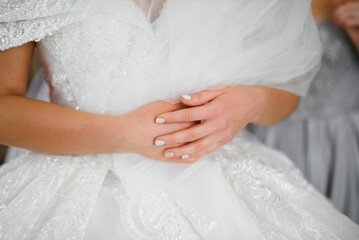 Obraz na płótnie Canvas Bride dressing wedding gown. morning bride