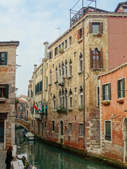 Fototapeta na wymiar Case tipiche veneziane su canale