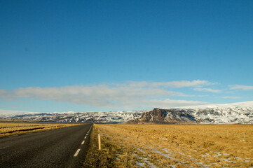 Strada infinita in Islanda