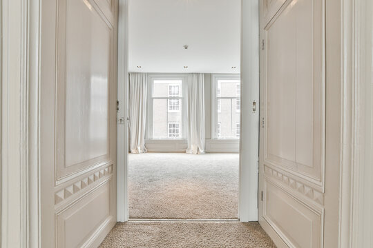 Empty room with white walls and ceiling