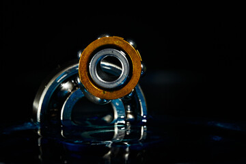 Ball bearing. Lubricating oil.