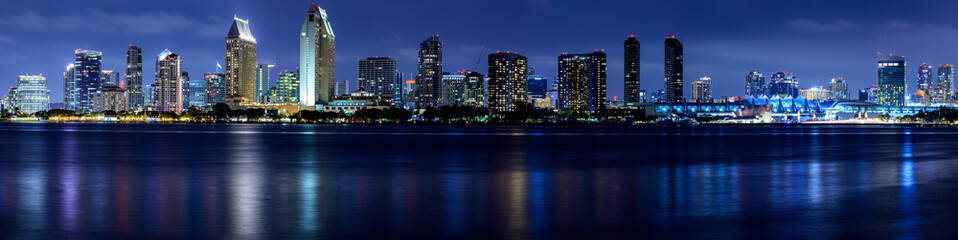 Panoramic of San Diego after sunset - obrazy, fototapety, plakaty