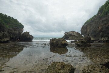 Fototapeta na wymiar beach with rocks and calm water