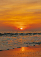 Fototapeta na wymiar sunset clouds ocen beach