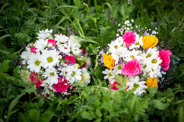 
Bouquet of flowers from roses and daisies, flowers for the day of everything, wedding bouquet, flowers for the bride, wedding accessories.