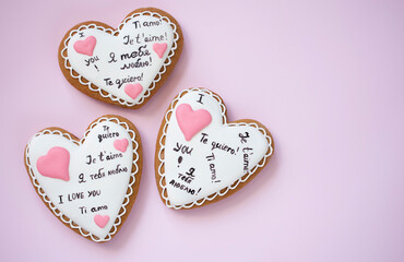 3 hearts on pink backgrounds, 14 February, 8 Mars, 