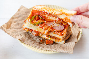 ピザ風ホットサンドの中身