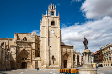 Fototapeta na wymiar Cathedral of palencia, Spain