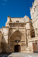 Obraz premium Door and arch cathedral of Palencia, Spain..