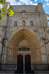 Obraz premium Door and arch cathedral of Palencia, Spain..