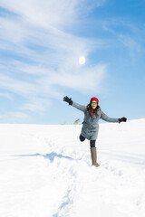 Fototapeta na wymiar Nice girl enjoying a snowball fight in a sunny day