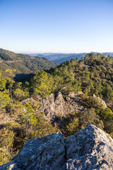 Fototapeta premium Vue sur les montagnes des Cévennes depuis le Signal Saint-Pierre (Occitanie, France)