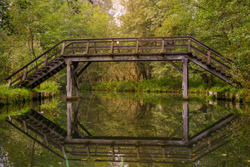Einsame Brücke im Spreewald bei Berlin, Deutschland