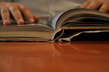 hand holding an book
