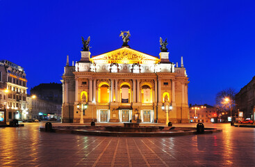 Fototapeta na wymiar Lviv theater of opera and ballet 