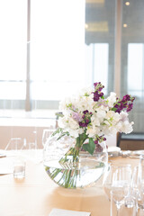 Fashionable table flowers are displayed