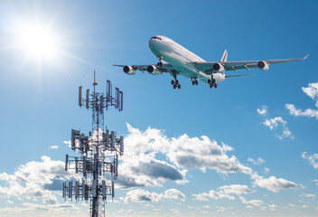 Mobile cell tower with 5G on C Band frequencies with aircraft landing. Dispute with airlines over interference between wireless and plane altimeter - obrazy, fototapety, plakaty