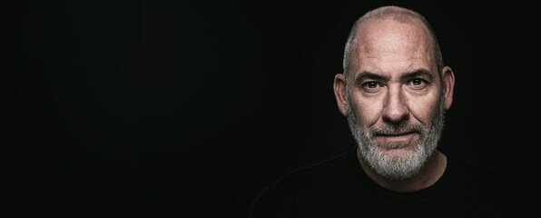 Obraz premium Portrait of a mature adult man looking into camera