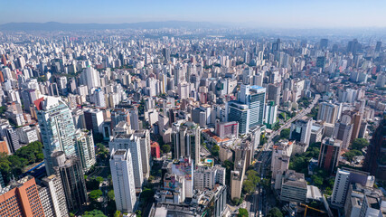 Fototapeta premium Aerial view of Av. Paulista in São Paulo, SP. Main avenue of the capital. With many radio antennas, commercial and residential buildings. Aerial view of the great city of São Paulo.