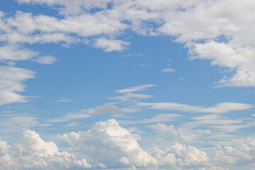 雲間の空