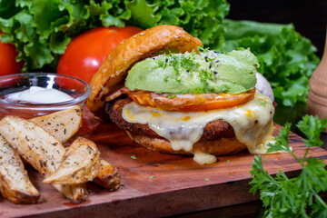 Hamburguesa con Aguacate, palta