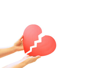 壊れた割れたハートを持つ女性の手　ハートブレイク　失恋　離婚　メンタルヘルスケアイメージ白背景素材