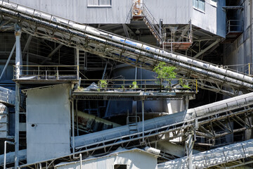 古いセメント工場