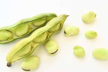 さやから出したそら豆
