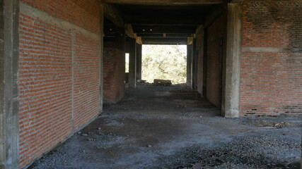 Fototapeta na wymiar The area of ​​old buildings that have been abandoned, the construction cannot be destroyed.