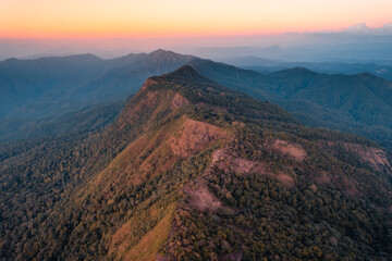 Obraz premium evening scenery,mountains in the evening high angle