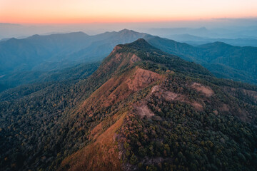 Obraz premium evening scenery,mountains in the evening high angle