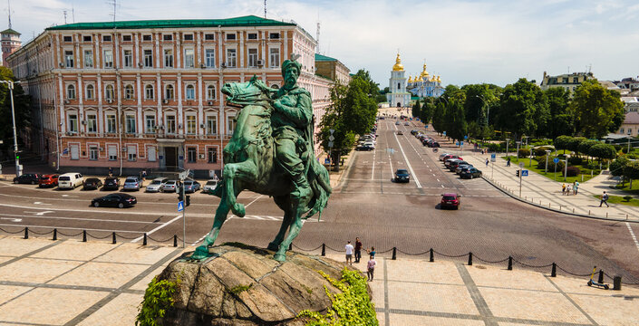 Monument to Bohdan Khmelnitsky in Kiev - a monument to the Hetman of Ukraine