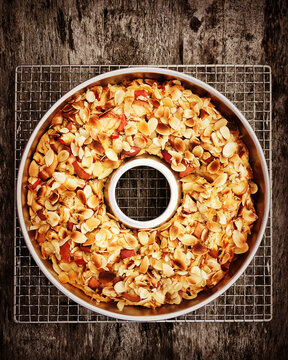 Apfelkuchen aus dem Omnia Camping Backofen