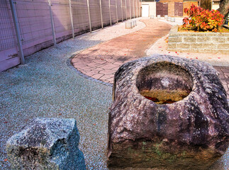 京都、百々橋の礎石