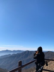 한국 소백산 정상과 능선, 억새 풍경, 등산하는 여자 /  The summit of Sobaeksan...