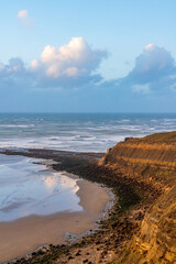 Falaises de la Cr&egrave;che au soleil couchant &agrave; Boulogne-sur-Mer - C&ocirc;te d'Opale - Pas-de-Calais
