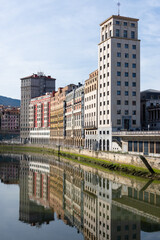 Fototapeta na wymiar Fachadas de la ría de Bilbao fotografiadas desde el puente del Arenal. Tomada en Bilbao, Vizcaya, en enero de 2022.