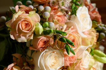 wedding bouquet with rings