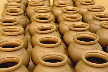 Raw clay pots pattern 