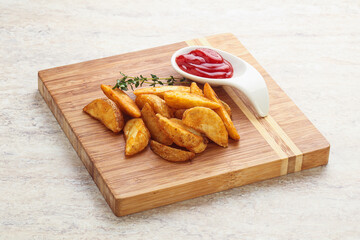 Fried rustic potato with tomato ketcup
