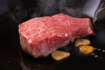 牛ランプ肉をフライパンで焼く