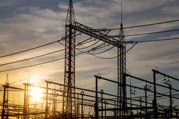 Umspannwerk am Abend