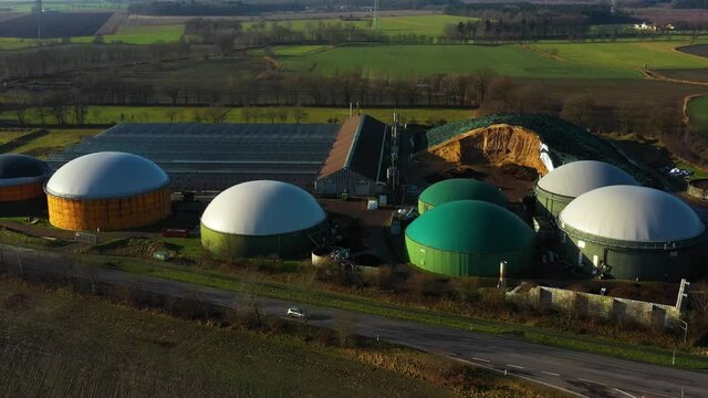 Biogasanlage aus der Luft Perspektive mit einer Drohne aufgenommen