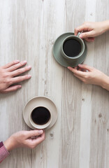 Two people drinking coffee. Conversation, two people, couples, enjoying conversation, communication, dating, etc. コーヒーを飲む2人。会話、2人、夫婦、カップル、コミュニケーション、デートなど