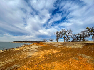 Fototapeta na wymiar Beautiful rocky shoreline and dropoffs at Murrell Park along North side of Grapevine Lake in Texas, America